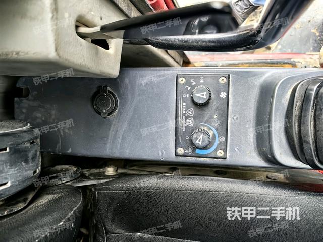 座椅左側(cè)控制臺/音響/含左手柄（駕駛室部分）