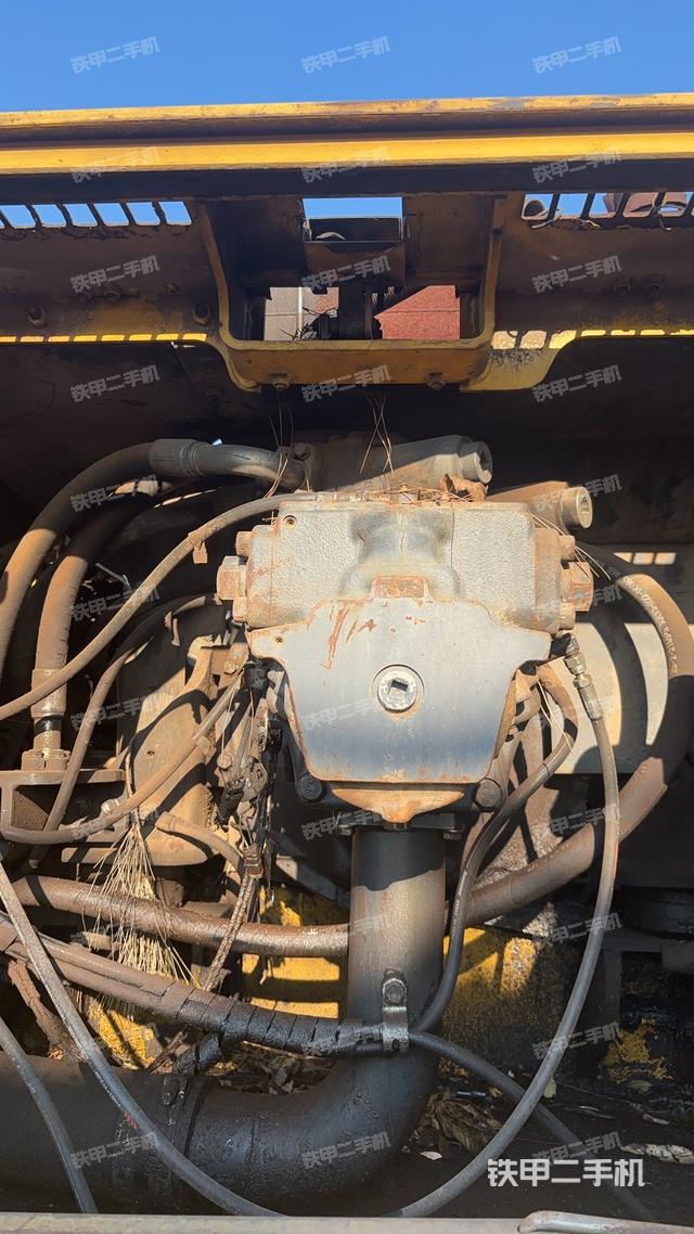 液壓泵艙室正面整體（整機(jī)外觀）