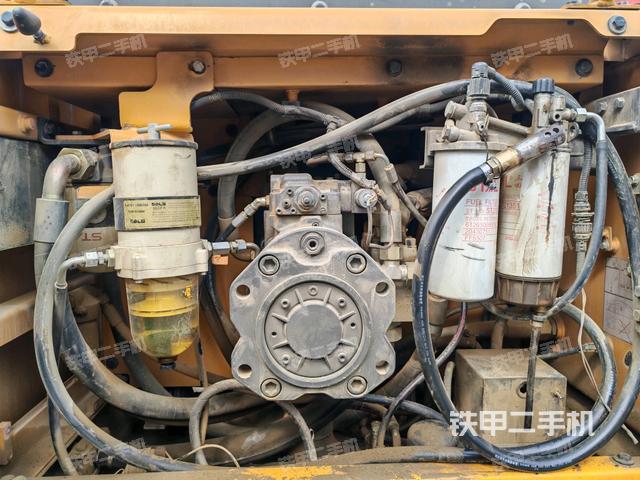 液壓泵艙室正面整體（整機(jī)外觀）