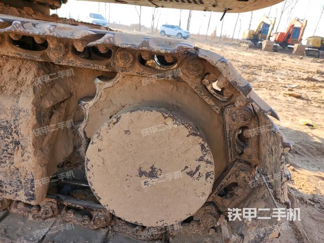 右驅(qū)動輪（行走機構(gòu)）