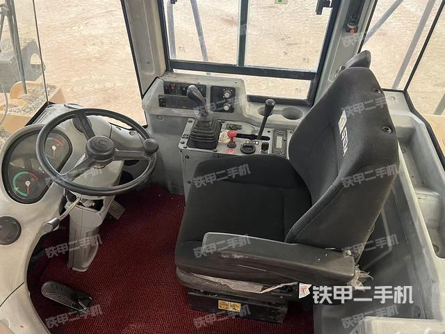 駕駛室工作臺（整機外觀及大件）