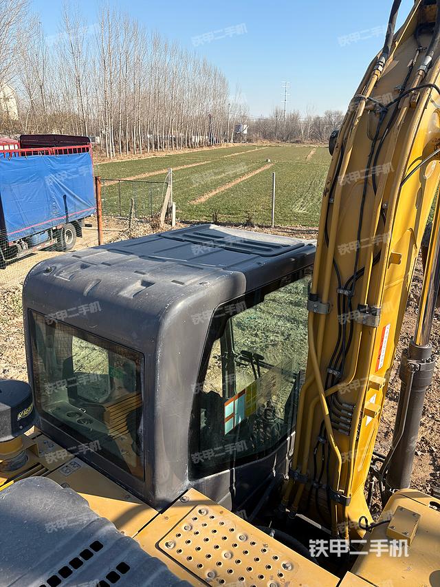 驾驶室顶部（整机外观）