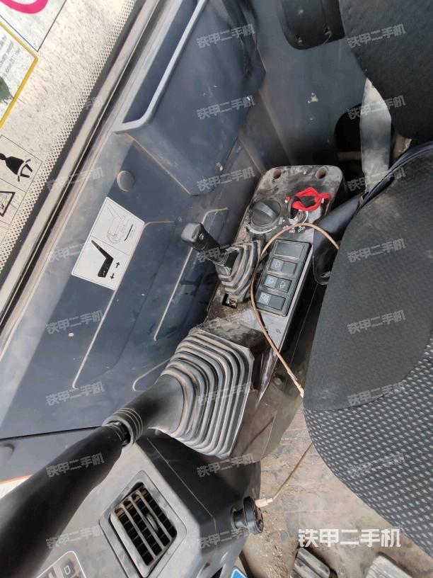 座椅左側(cè)控制臺/音響/含左手柄（駕駛室部分）