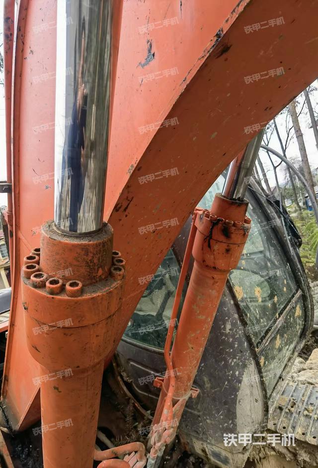 駕駛室整體(整機(jī)外觀) 駕駛室整體(整機(jī)外觀)