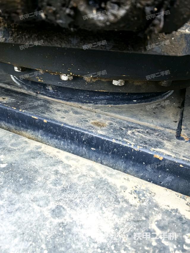 轉(zhuǎn)盤和下車架正前（工作和回轉(zhuǎn)裝置）