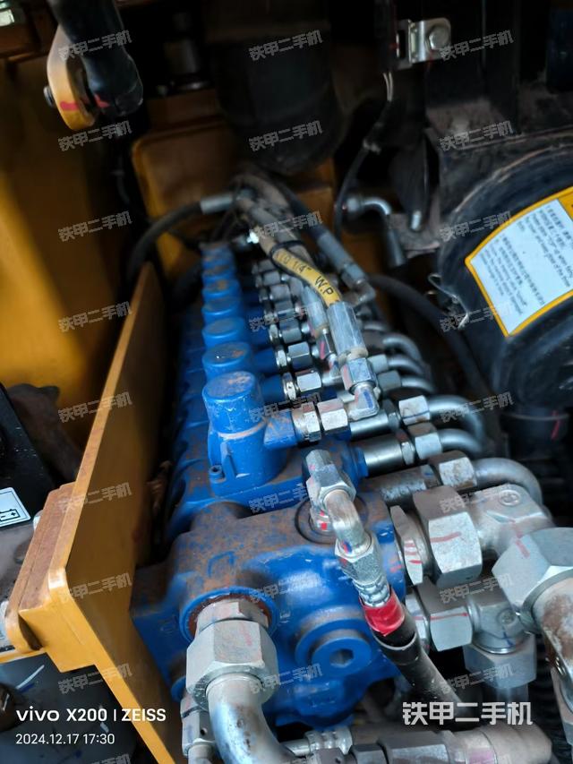 液壓泵艙室正面整體（整機(jī)外觀）