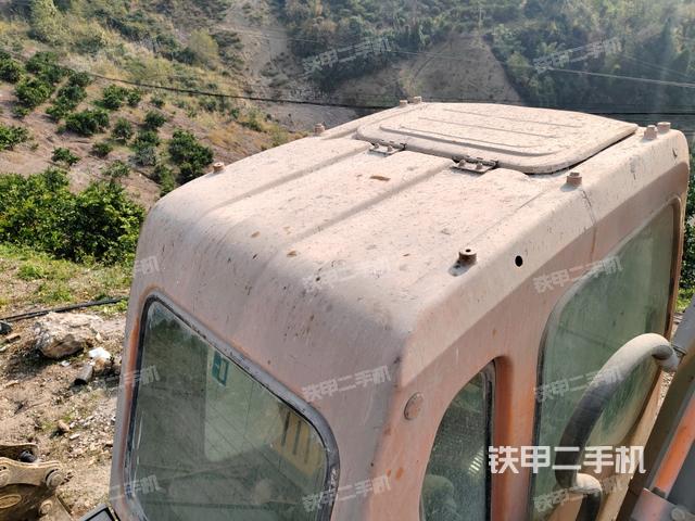 轉(zhuǎn)盤和下車架正前（工作和回轉(zhuǎn)裝置）