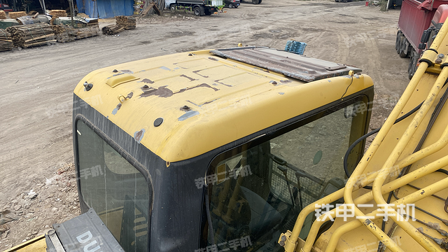 驾驶室顶部（整机外观）