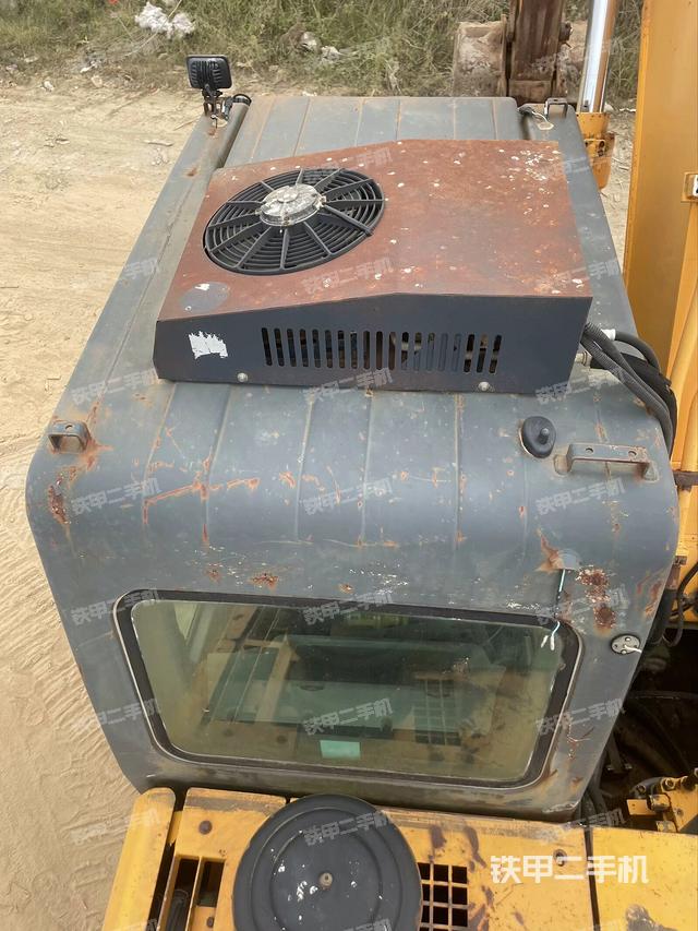 驾驶室顶部（整机外观）