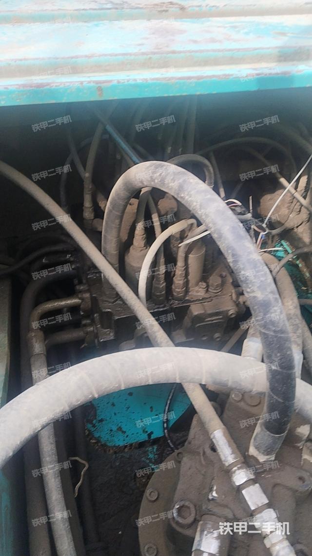 回轉馬達和主控閥（整機外觀）