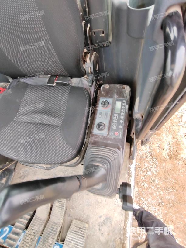 座椅右側(cè)控制臺/鑰匙門/油門/含右手柄（駕駛室部分）