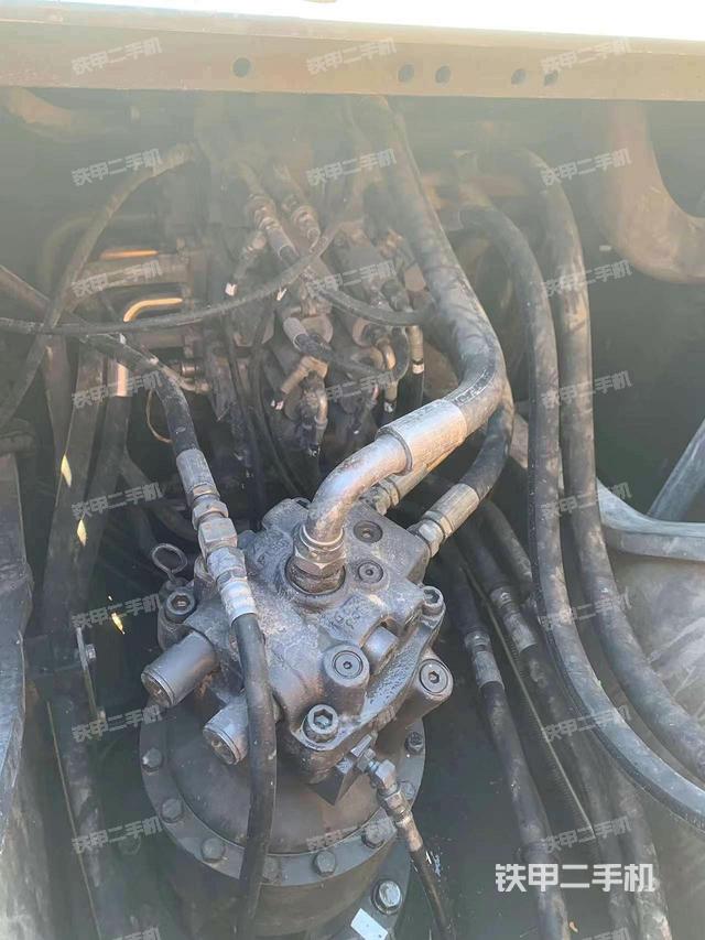 回轉馬達和主控閥（整機外觀）