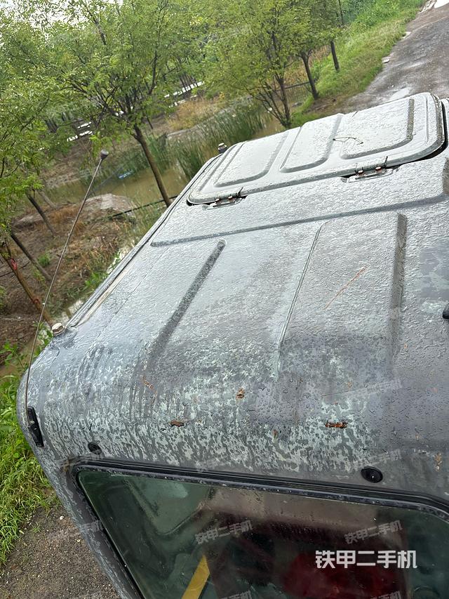 駕駛室頂部（整機外觀）