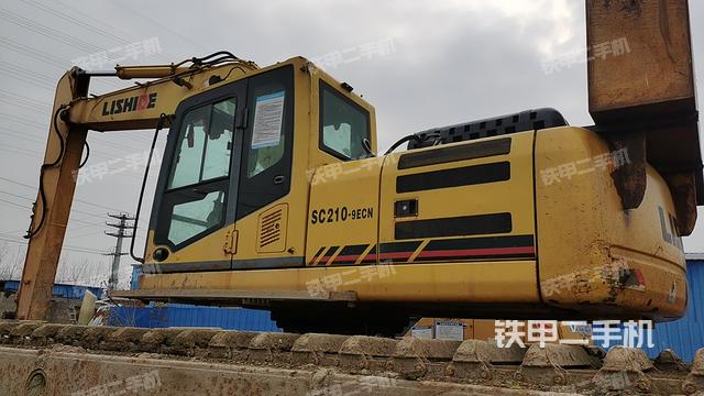 驾驶室顶部（整机外观）