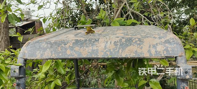 驾驶室顶部（整机外观）