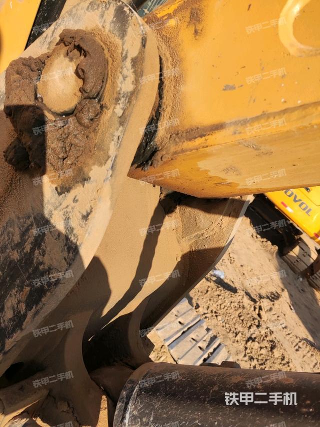 大臂根部?斜（工作和回轉(zhuǎn)裝置）