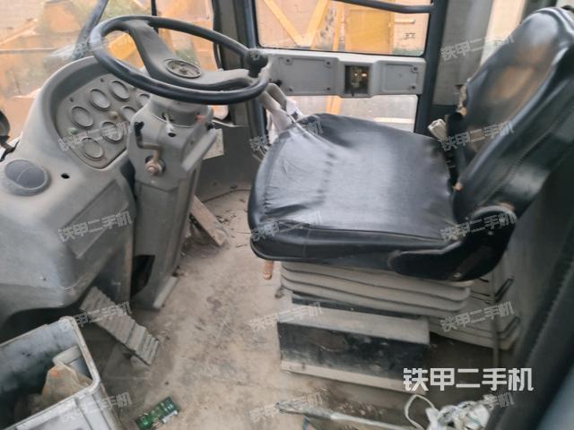 駕駛室工作臺(tái)（整機(jī)外觀及大件）