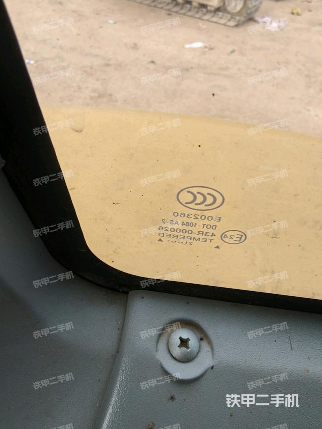 后窗玻璃角標（駕駛室部分）