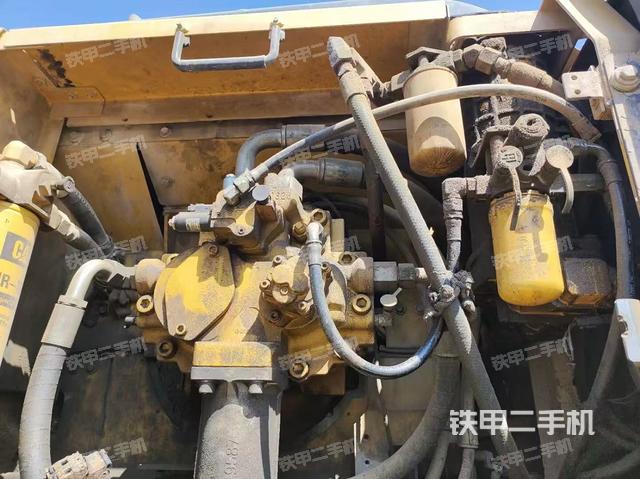 液壓泵艙室正面整體（整機(jī)外觀）