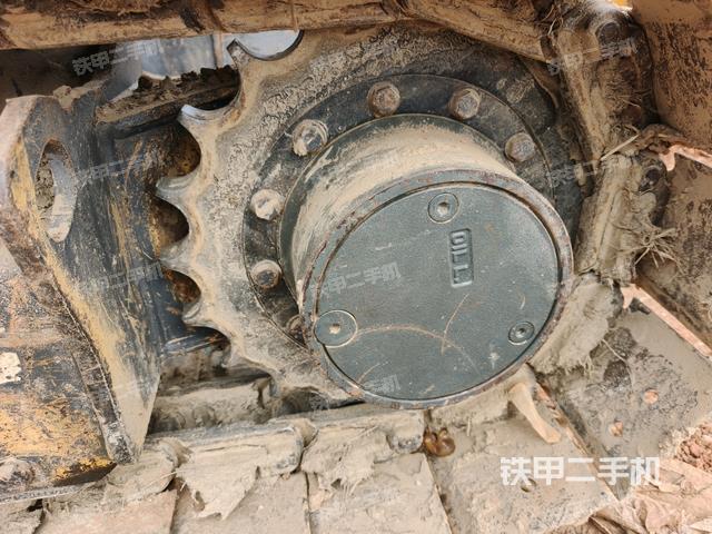 右驅(qū)動輪（行走機構(gòu)）