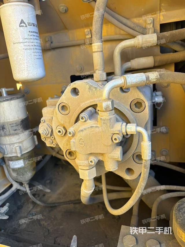 液壓泵艙室正面整體(整機(jī)外觀) 液壓泵艙室正面整體(整機(jī)外觀)