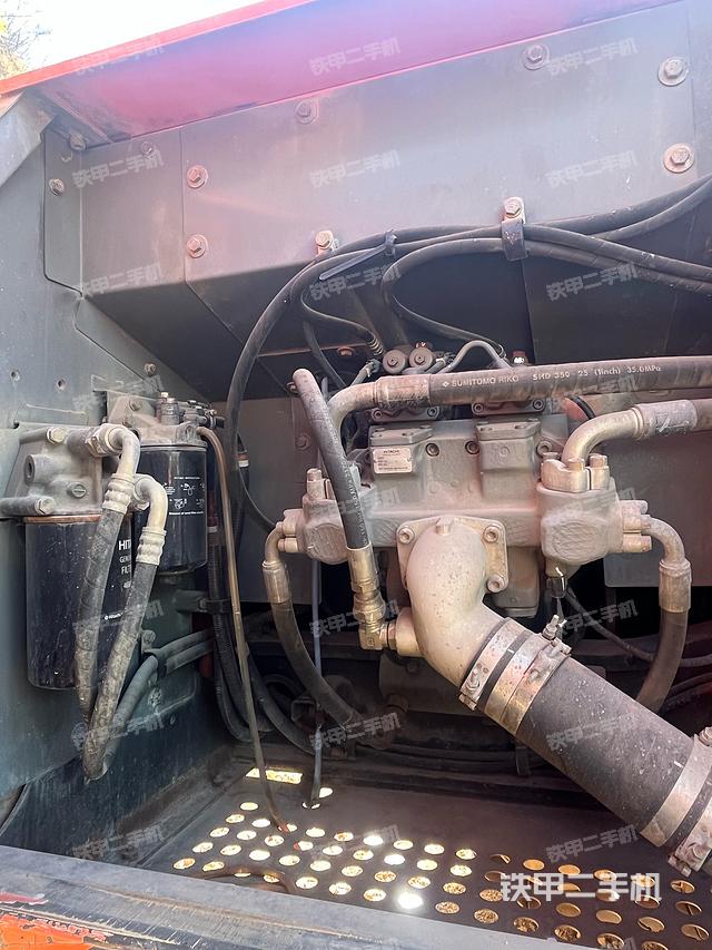 液壓泵艙室正面整體（整機(jī)外觀）