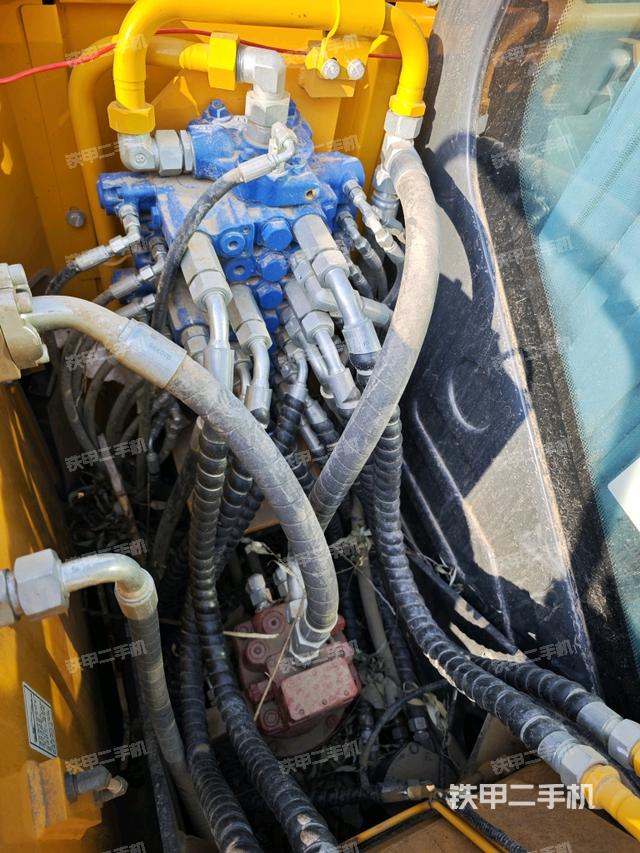 回轉(zhuǎn)馬達和主控閥（整機外觀）