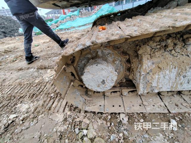 右驅(qū)動輪（行走機構(gòu)）