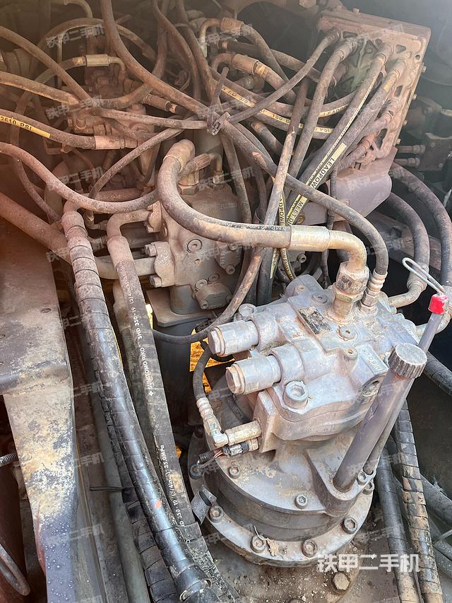 回轉(zhuǎn)馬達(dá)和主控閥（整機(jī)外觀）