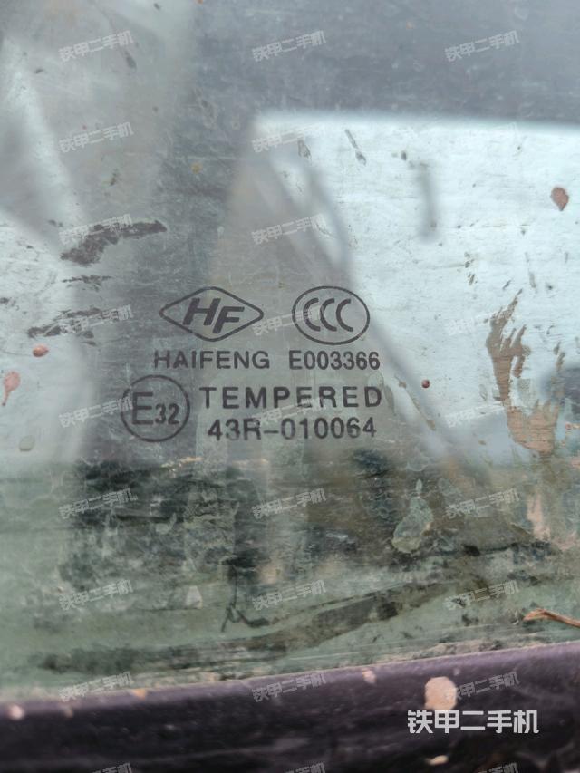 后窗玻璃角標（駕駛室部分）