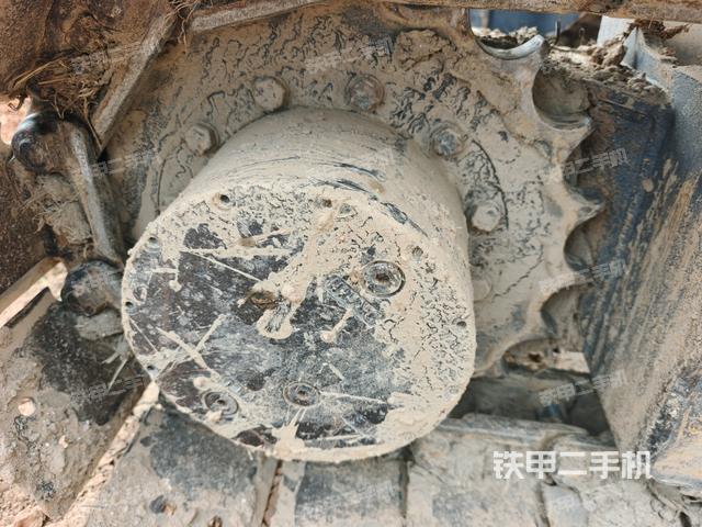 左驅(qū)動輪（行走機構(gòu)）