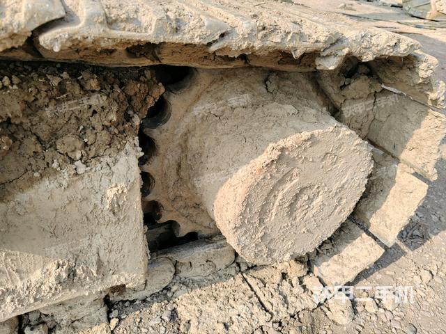 右驅(qū)動輪（行走機構(gòu)）