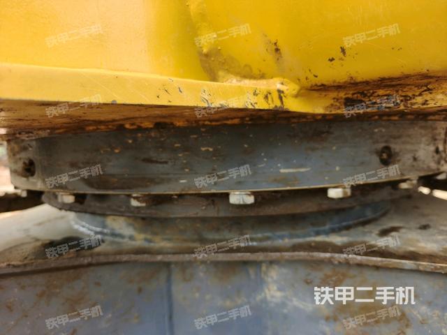 轉(zhuǎn)盤和下車架正前（工作和回轉(zhuǎn)裝置）