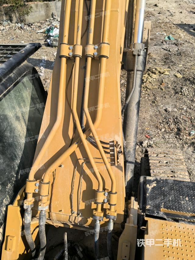 大臂背部俯視（工作和回轉(zhuǎn)裝置）