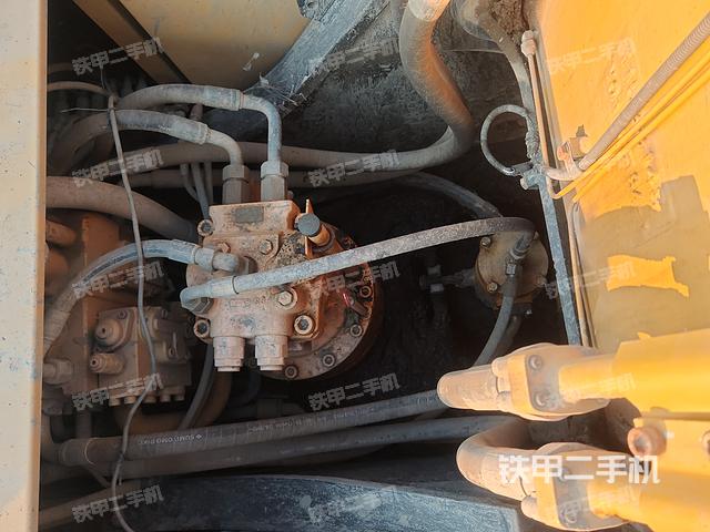 回转马达和主控阀（整机外观）