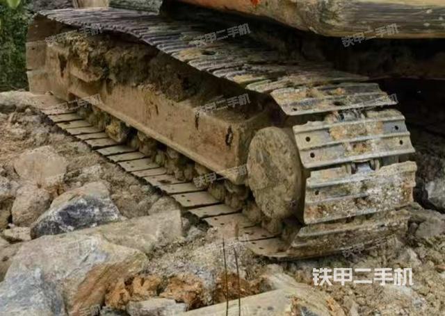 單側(cè)履帶整體(整機(jī)外觀) 單側(cè)履帶整體(整機(jī)外觀)