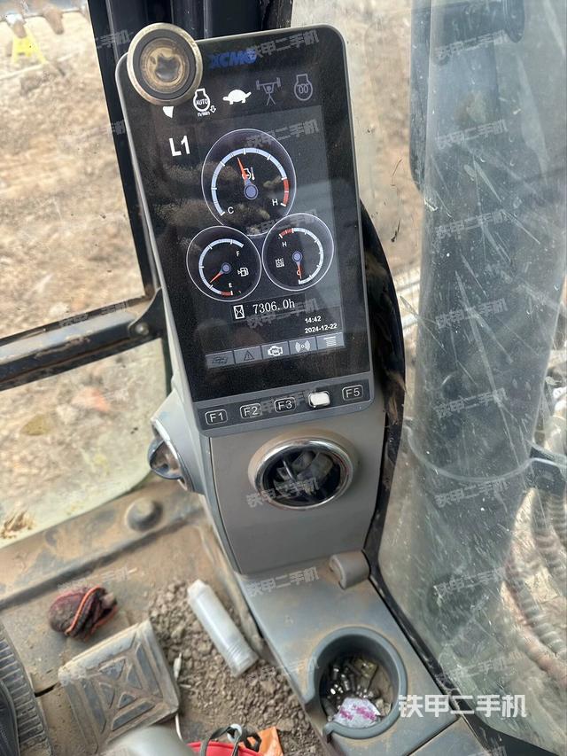 駕駛室頂部（整機外觀）