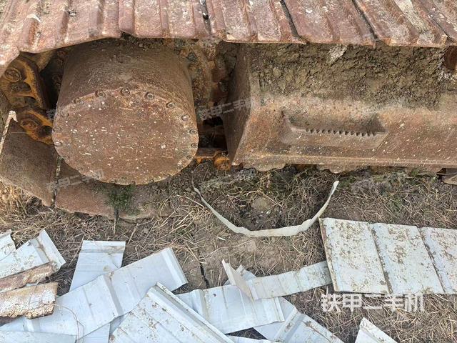 單側(cè)履帶整體(整機外觀) 單側(cè)履帶整體(整機外觀)