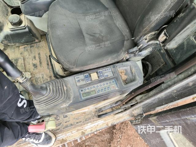 座椅左側控制臺/音響/含左手柄（駕駛室部分）