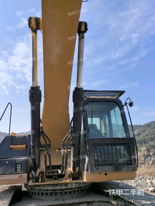 大臂油缸整體?豎拍（工作和回轉(zhuǎn)裝置）