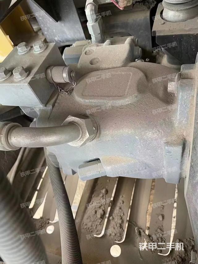液壓泵艙室正面整體(整機(jī)外觀) 液壓泵艙室正面整體(整機(jī)外觀)