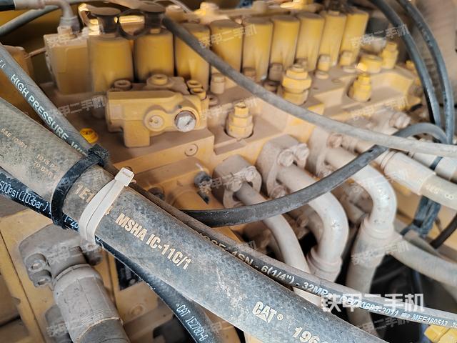 回转马达和主控阀（整机外观）