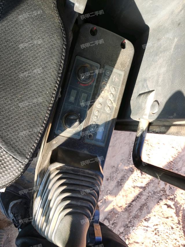 座椅左側(cè)控制臺/音響/含左手柄（駕駛室部分）