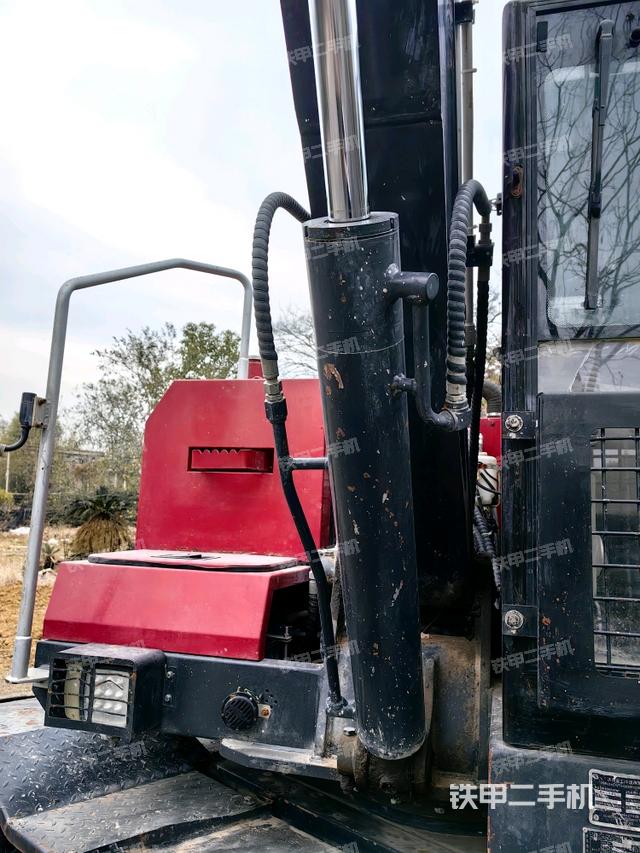 大臂根部?斜（工作和回轉(zhuǎn)裝置）