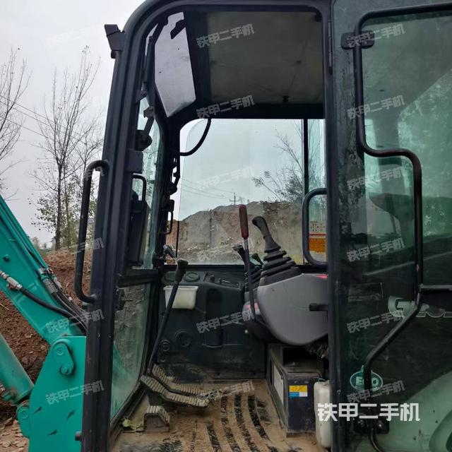 駕駛室整體（整機外觀）