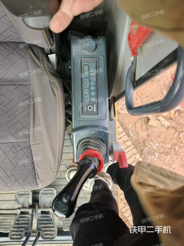 座椅左側(cè)控制臺/音響/含左手柄（駕駛室部分）