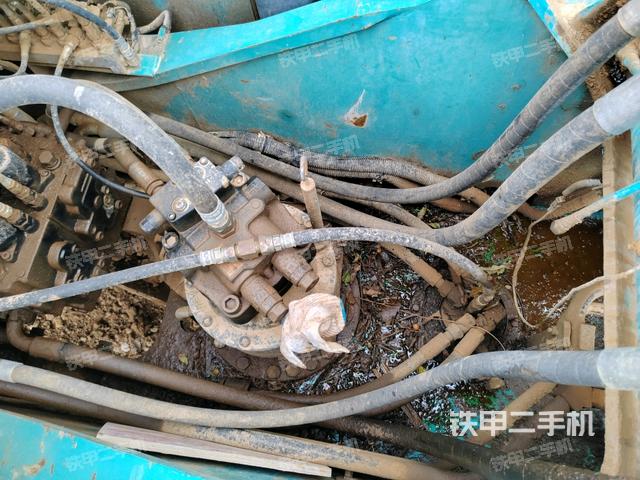 中央回轉接頭特寫（上車部件）