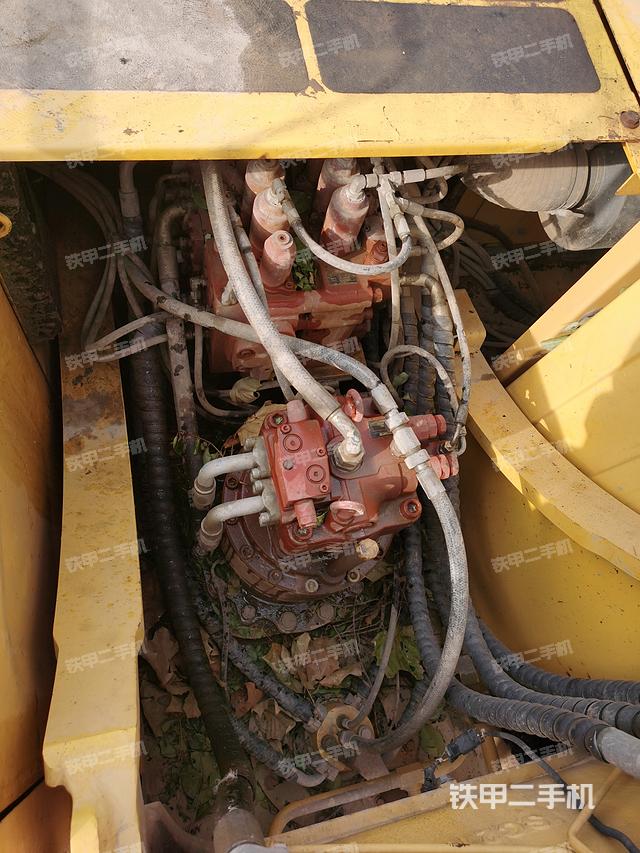 回转马达和主控阀（整机外观）