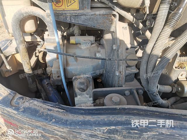 液壓泵艙室正面整體(整機(jī)外觀) 液壓泵艙室正面整體(整機(jī)外觀)