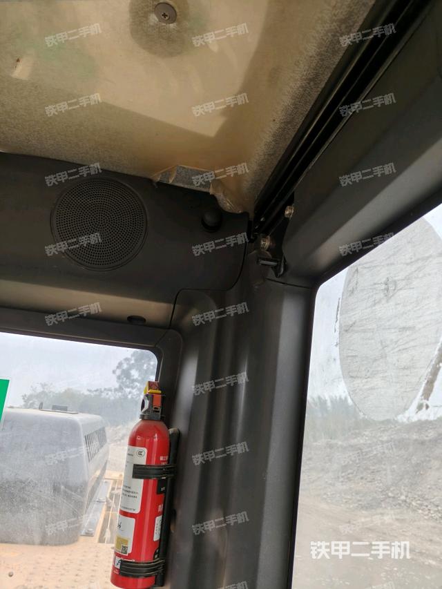 駕駛室左后45度（駕駛室部分）